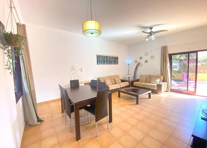 Marlau Con Piscina Privada Nyaraló La Oliva