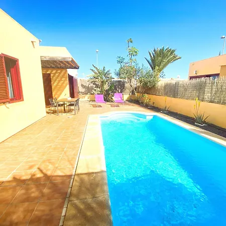 Semesterbostad Marlau Con Piscina Privada La Oliva