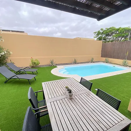 Marlau Con Piscina Privada 別荘
